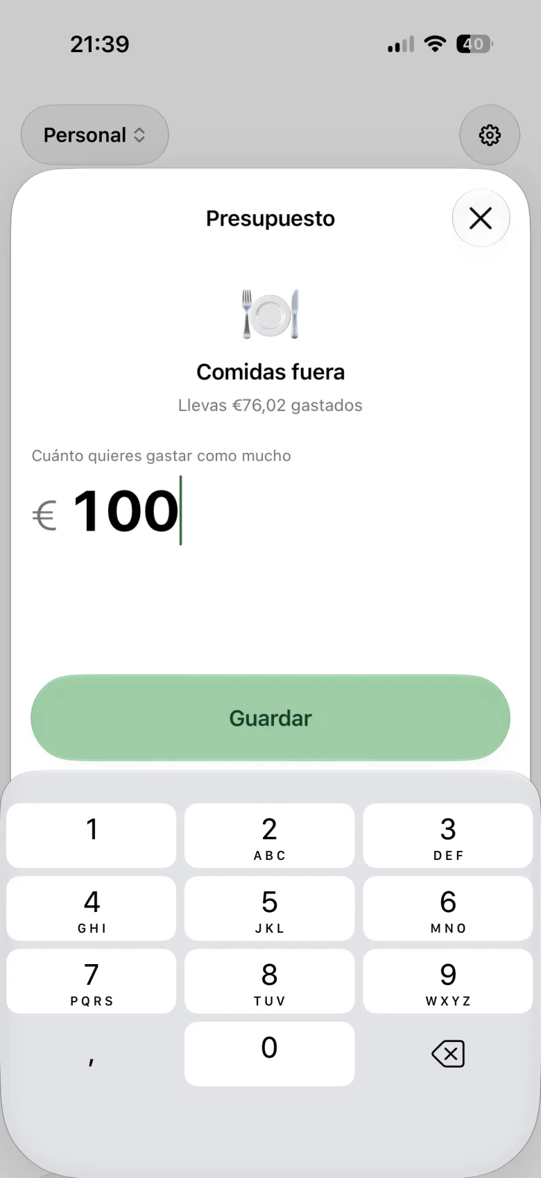Presupuesto de la categoría Comidas fuera en KipuApp: lo que se lleva gastado y el campo para fijar el límite del periodo.